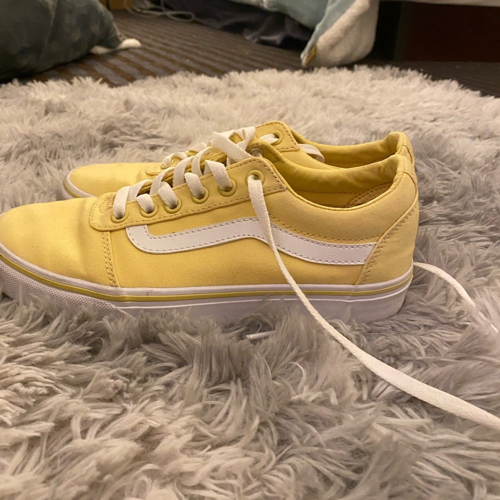 Yellow vans - Picture 3 of 4